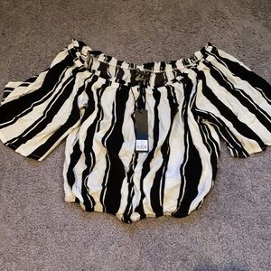 Xl, crop top short sleeve, black and white. NWT